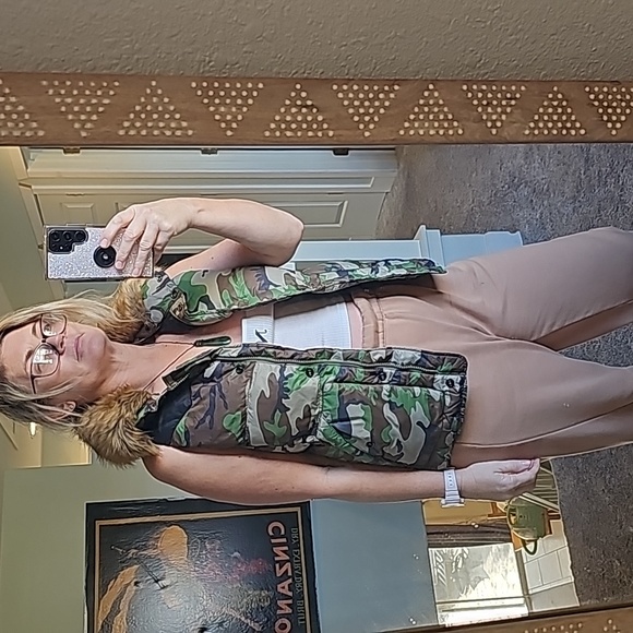 STUNNING DENIM & SUPPLY RALPH LAUREN CAMO FUR LINED PUFFER VEST - Picture 2 of 10